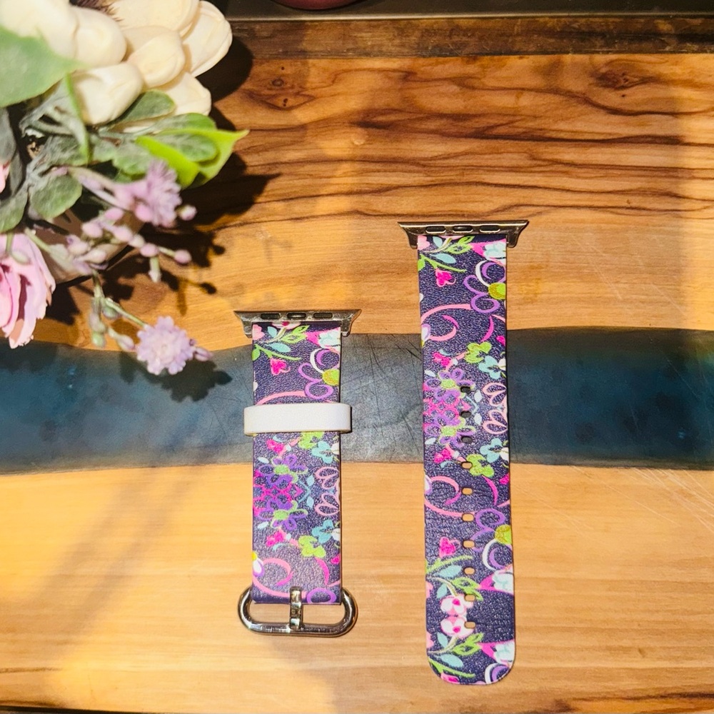 **PRE-LOVED** 42mm Leather Floral Apple Watch Band